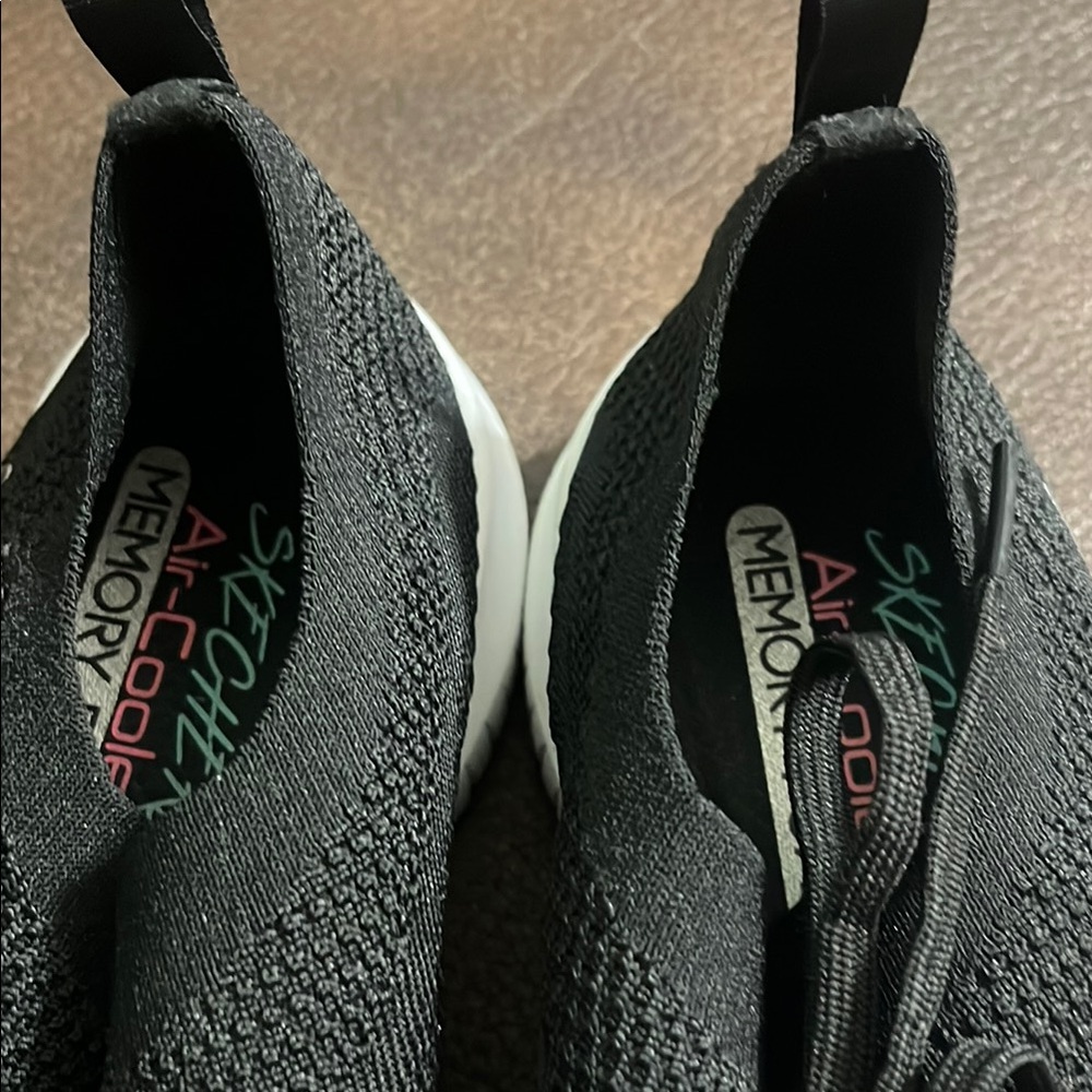 Skechers Black and White Sneakers with Breathable Mesh - Picture 3 of 10
